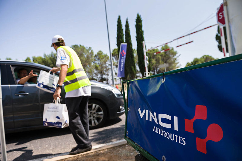 La rfe met en place une opération de Trip Marketing en distribuant des produits offert par les autoroutes Vinci