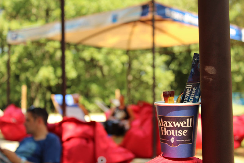 La RFE met en place une opération de Trip Marketing pour Maxwell en proposant des espaces détente et en offrant des cafés sur les aires d'autoroutes Vinci