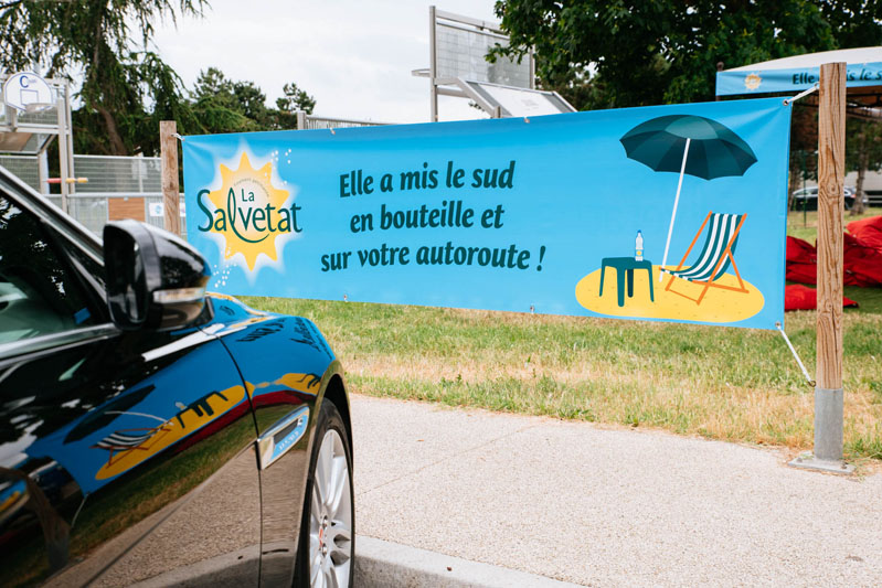 La RFE met en place une opération de Trip Marketing pour Salvetat en faisant de la publicité pour la marque sur les aires d'autoroutes Vinci